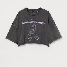 Nwot Disney Alice In Wonderland Crop Top Grey Gray - Size M The Pit To Pit Is 27 Inches. The Length Is 16.5 Inches. Alice In Wonderland Shirts, Alice In Wonderland Print, Alice And Wonderland, Disney Alice In Wonderland, Printed Crop Top, Graphic Crop Top, Green Polo Shirts, Yellow Crop Top, Tie Dye Crop Top