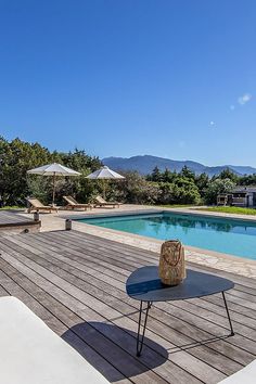 Villa Perry : Luxueuse résidence en Corse, à Propriano. Découvrez le raffinement et le confort absolu dans cet écrin de verdure. Laissez-vous séduire par l'élégance de cette villa d'exception et offrez-vous un séjour inoubliable. #VillaPerry #LuxuryTravel #Propriano #Corse #TravelInStyle