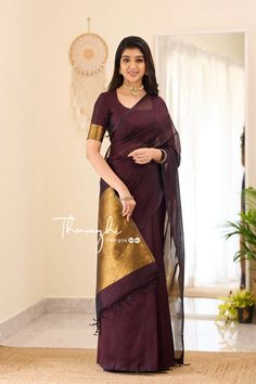 #handloom #sareelove #sari #iwearhandloom #silkcotton #thenmozhidesigns #kanchisilk #kanchipuram #sareelovers #kanchi #weavesofindia #fashionblogger #madeinindia #ilovehandloom #handloomlove #silkcotton #silksarees #silk #ethnicwear #indianethnicwear #indianwear #indianfashion #saree #sareedraping #blousedesigns #traditionalwear #traditional Coffee Brown Saree, Simple Saree Blouse Designs, Brown Saree, Floral Dresses With Sleeves, Traditional Chic, New Saree Designs, Saree Sale, Set Saree, Plain Saree