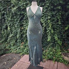 In Great Condition. No Stains Or Rips. Y2k Dress. Very Rare. Green Animal Print Design. Summer Spring Dress. Low Cut In Back. Sheer Breast. Show Stopping Dress Main Character Valentines Emerald Green Gown, Victoria Secret Dress, Animal Print Design, Green Animals, Green Gown, Y2k Dress, Silk Gown, Victoria Dress, Year 2000