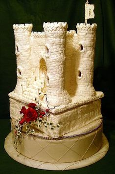 this is a cake made to look like a castle