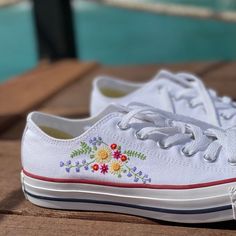 90s Embroidery Design, Embroidered Tennis Shoes, Embroidery Sneakers Diy, Hand Embroidery Shoes, Hand Embroidered Shoes, White Converse Embroidery, Embroidered White Converse, Embellished Converse, Embroidery On Shoes