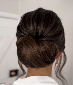 20 Gorgeous Wedding Hairstyles for Thin Hair You Should Try Simple Bun Wedding Hair, Modern Wedding Hair, Simple Wedding Updo, Hair Updo Bridesmaid, Fine Hair Updo, Bride Hairstyles Updo, Lux Wedding, Wedding Updos, Mother Of The Bride Hair