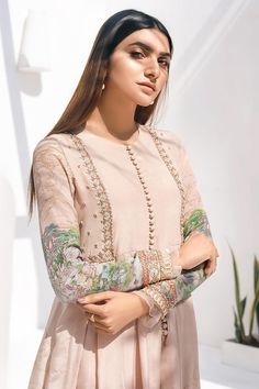 Traditional Anarkali, Anarkali Frock, Detail Couture, Dress Designing, Peach Fabric, Frock Style, Printed Dupatta, Bridal Dress Fashion, Kurti Neck Designs