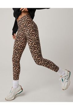 THE LOOK: Smooth. Matte finish./THE FEEL: Ultra-light & buttery-soft. Barely-there second skin./THE MOVES: Your everyday, on-the-go routine./Accessibility deets: port accessible and tagless label to minimize irritation & maximize comfort! Arie Leggings Crossover, Gilmore Girls Clothing, Aerie Clothing, Cross Leggings, Cheetah Leggings, Cheetah Print Leggings, Colorful Wardrobe, Aerie Leggings, Aerie Real