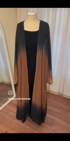 Abaya Aesthetic, Islamic Clothing Abayas, Simple Hijab Tutorial, Muslimah Outfit, Simple Hijab, Evening Gown Dresses, Style Hijab, Islamic Clothing, Islamic Fashion