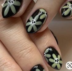 Halloween Art Nails, Halloween Flower Nails, Skull Nail Ideas, Pre Halloween Nails, Skull Halloween Nails, Skull Flower Nails, Nature Inspired Nail Art, Tombstone Nails, Short Nails 2024 Trends