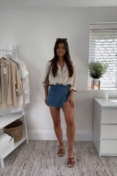 Cute Outfits Jeans Summer, Casual Jean Skirt Outfits Summer, Linen Skort Styling, Outfits Ideas With Shorts, Summer Outfits Jean Skirt, Skort Outfit Spring, Denim Skort Ootd Summer Outfits, Skorts Skirts Outfit Summer, Short Summer Skirt Outfit