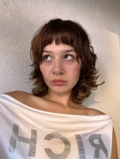 Medium Shag Haircuts, Piercing Inspo, Natural Hair Short Cuts, Shaggy Short Hair, Selfie Inspo, Short Shag, Short Bangs, Haircuts For Wavy Hair, Punk Hair