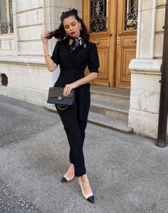 Buisness Casual, Transition Outfits, Fashion Photography Poses, Stylish Work Outfits, Street Style Chic, Classic Outfits, Aesthetic Outfits, Work Outfit, Style Guides