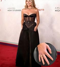 Empower Your Manicure with Margot Robbie’s Inspirational Nail Style | Lavis Dip Systems Inc