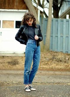 80s Fashion For Women: How To Style And 70+ Best Outfits To Copy 80s Tomboy Fashion, Greaser Girl Outfit, Saddle Shoes Outfit, Greaser Outfit, Greaser Girl, Teddy Girl