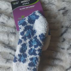 Womans Brand New Airplus Aloe Infused Socks. Fits Sizes 5-10 Add Any 5 Items That Are Marked 5 For $25 To A Bundle And I Will Send You An Offer For $25. Always Willing To Accept Offers Especially On Bundles!! Send Me An Offer! Tote 1 Hosiery, Blue White, Color Blue, Bundles, Blue And White, Socks, Women Accessories, Brand New, 10 Things