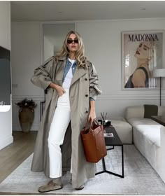 Birkenstock Street Style, Georgina Lennon, Birkenstock Clog Outfit, Birkenstock Boston Outfit, Clog Outfit, Boston Outfits, Winter Mode Outfits, Birkenstock Outfit, Trench Coat Outfit