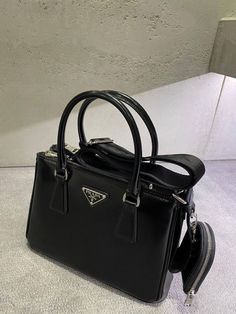 Prada Black Bag, Black Prada Bag, Black Designer Bags, Trending Bags, Purses Black, Prada Purse, Fendi Bag