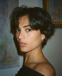 Curly Chin Length Bob, Pixie Haircut Square Face, Y2k Pixie Cut, Pixie Hair Aesthetic, Mod Haircut Women, Ear Length Hair, Long Layer Bob, Pixie Hair Styles, Chic Bob Hairstyles