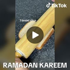 a video demonstrating how to use a bread slice