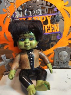 Haunted Daycare, Baby Doll Halloween Decorations, Dollar Tree Horror Dolls, Creepy Baby Dolls Halloween Decorations, Diy Frankenstein, Haunted Art, Diy Halloween Doll, Halloween Decorations Party Scary, Spooky Porcelain Dolls Diy