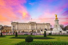 the royal palace in london, england at sunset with pink and blue sky behind it