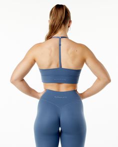 HIGHLIGHTS. Brushed on inside and outside. Mid chest front neckline style. High waistband. Adjustable straps. Moisture-wicking fabric. Alphalete core wordmark logo in tonal raised silicone. Longline. Medium to low impact and includes removable cups FIT SUGGESTION. This item runs true to Alphalete’s standard fit.. If you are between sizes, we recommend sizing up for a relaxed fit and down for a body-con fit. Model is 5’5”/165cm, wearing a size S with a 32”/81cm bust. MATERIALS AND WASHING DIRECTI Tuxedo Blue, Lycra Leggings, Wordmark Logo, Wonder Bra, Highlighter Brush, Word Mark Logo, Womens Bras, Figure Model, Gym Wear