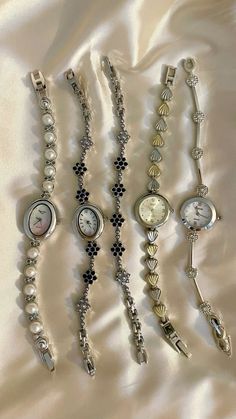 Cute Stuff To Buy Accessories, White Silver Jewelry, Bling Bling Aesthetic, Vintage Watch Aesthetic, Aesthetic Stuff To Buy, Aesthetic Things To Buy, Antiques Aesthetic, Watches Aesthetic