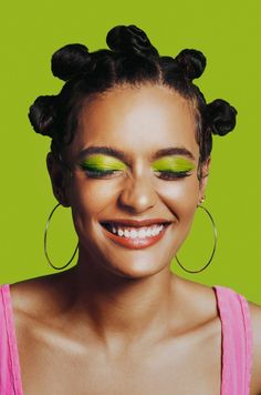 Colorful cat eye eyeliner is one of summer 2021's biggest makeup trendsGet inspiration on how to try the lookplus shop the best colored eyeliners. Colorful Eyeliner, Colorful Photoshoot, Bright Makeup, Colorful Eye Makeup, Colored Eyeliner, Bold Makeup, Celebrity Makeup Artist, Black Eyeliner