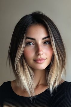 An #ombre long lob offers a chic, gradual shift from dark roots to lighter tips. The #longlob, a longer version of the bob, rests around the shoulders, adding volume and beauty. #ombrelonghair #longbob #HairHighlight Hair Colour Ideas For Dark Blonde, Brunette Balayage Hair Blonde Dark Roots Short, Easy Ombre Hair Diy, Long Ombre Bob, Dark Roots With Light Ends, Face Framing Highlights Brunette Bob, Cool Tone Money Piece On Dark Hair, Inverted Bob With Money Piece, Bleach Hair With Dark Roots