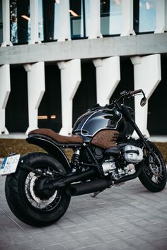 a black motorcycle parked in front of a building