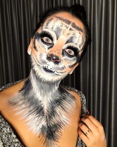 60+ Halloween Makeup Looks That Will Inspire You - KAYNULI Halloween Makeup Ideas Scary, Cat Makeup For Halloween, Makeup Ideas Scary, Halloween Eye Makeup Ideas, Zombie Makeup Tutorials, Scary Halloween Makeup, Zombie Halloween Makeup