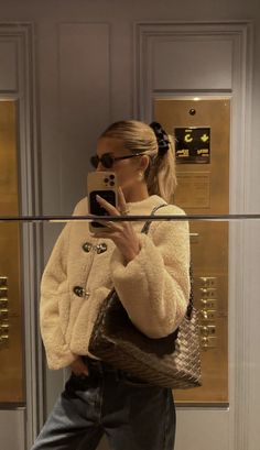 Paige Lorenze Style, Paige Lorenze, Parisienne Style, Look Adidas, Estilo Indie, Skandinavian Fashion, London Outfit, Beige Outfit, Autumn Fits