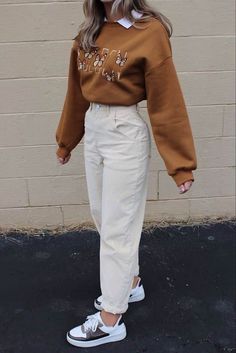 Styling White Corduroy Pants, College Casual Outfits Winter, Winter Looks For College, White Corduroy Pants Outfits, Collared Outfits Aesthetic, Brown Collar Top Outfit, All Outfit Aesthetics, Fits With Corduroy Pants, White Pants Outfit Winter Aesthetic