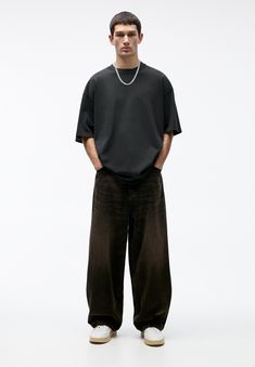 PULL&BEAR OVERSIZE SHORT SLEEVE - T-paita - dark grey Oversized Shirt Men Outfits, Oversized Outfit Men, Oversized Tshirt Outfit Men, Gray Shirt Outfit, Streetwear Outfit Men, Oversized Shirt Men, Oversized Shirt Outfit, Oversize Tshirt Outfits, Oversize Outfit