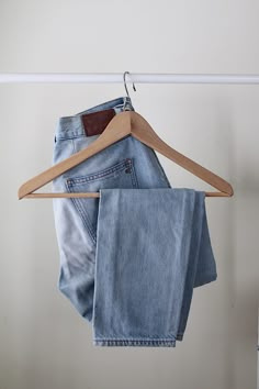 Jeans Organization, Jeans Storage Ideas, Laydown Photography, Jeans Storage, Denim 2024, Easy Closet, Jean Organization, Flat Lay Photography Fashion