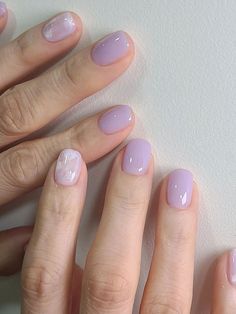 Korean light purple short nails with a marble effect Light Purple Nail Light Purple Manicure, Opaque Purple Nails, Milky Nails Purple, Pastel Nails Korean, Purple Clear Nails, Translucent Purple Nails, Lilac Purple Nails Short, Light Violet Nails, Purple Nails Korean