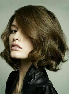 French Haircut, Hairstyle Reference, Brunette Bob, Medium Haircuts, 2023 Outfits, Chocolate Brown Hair Color, Wavy Hairstyles Medium, Future Girlfriend, Wavy Bob Hairstyles