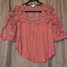 Beautiful Res Flowy Blouse Top. Has Only Been Worn Once And Is Basically Brand New. Let Me Know If You Have Any Further Questions Pink Bohemian Lace Top, Pink Bohemian Blouse With Lace Top, Bohemian Pink Lace Top Blouse, Red Crochet Top For Fall, Red Lace Top For Summer, Pink Lace V-neck Top, Pink V-neck Lace Top, Casual Flowy Lace Top, Red Lace Top For Spring