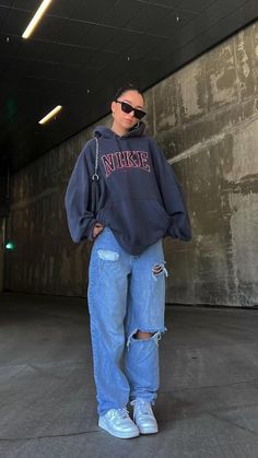 Boyfriend Jeans Outfit, Jeans And Hoodie, Ripped Jeans Outfit, Jeans Outfit Women, Oversized Outfit