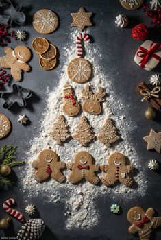 ginger cookies arranged in the shape of a christmas tree