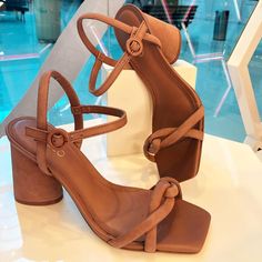 Heel Sandals Outfit, Pretty Heels, Expensive Shoes, Cute Shoes Heels, Elegant Heels