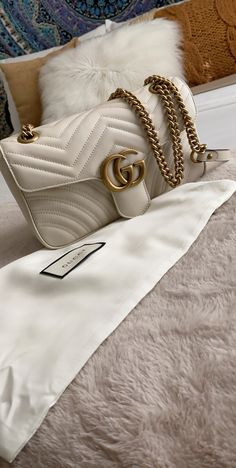 Luxury Purses Gucci Bags, Gg Marmont Small Matelassé Shoulder Bag, Gg Marmont Small Shoulder Bag, Handbag Brands, Handbags Gucci, Bags For Ladies, Unique Handbag