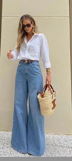 European Sweater Outfit, Wide Leg Jeans Outfit Classy, Late 20s Style, Wedding Week Outfits Brides, Wide Leg Office Outfit, Aesthetic Office Outfit, White Tee And Jeans Outfit, Polished Casual Outfits, Barbecue Outfit