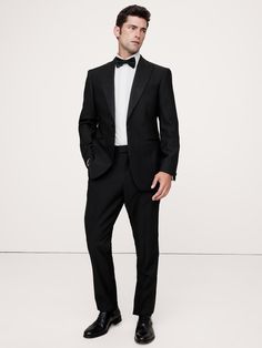 This timeless tuxedo shirt has a cutaway collar and traditional French cuffs with linked buttons so you can replace with cuff links if you like.  Slim fit.  Cutaway collar.  Long sleeves with French cuffs.  Concealed button placket.  Shirttail hem.  Slim fit.  Long sleeves.  Hip length.  Model: Size M, 6'2" (188cm).