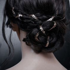 Royal Aesthetic, Fantasy Hair, Fantasy Jewelry, Aesthetic Hair, Hair Jewelry, Hair Inspo, Cute Hairstyles, Her Hair, Hair Pins