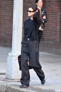 Black Suit Trousers, Irina Shayk Style, Off Duty Outfits, Fashion Men Streetwear, Street Fashion Men, Street Fashion Men Streetwear, Model Off Duty, Looks Street Style, Model Style