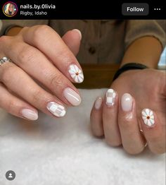 Nails In France, Neutral Boho Nails, Boho Neutral Nails, Spring Almond Nails Simple, Round Nail Designs Short, Natural Spring Nails Simple, Simple Design Nail Art, Spring Time Nails Ideas, Neutral Design Nails