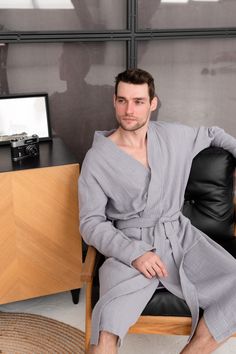 🧣FEATURES AND MATERIAL: Vivamaison cotton robe is made of 100% Turkish cotton 2 layers multi muslin fabric material. This men robe has become breathable, antiperspirant and durable thanks to the muslin fabric. This unique bridesmaid robe is long lasting and very useful. Couples gift is very soft and fast drying for sensitive skin. As it is a handmade product, there may be deviations of +,- 5% in dimensions. It does not contain chemicals that may affect human health. Our product has a thin and s Mens Robes, Stylish Loungewear, Unique Bridesmaid, Girls Robes, Men's Robes, Couples Gift, Spa Party, Womens Kimono, Long Kimono