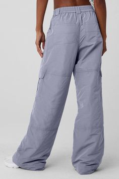 You'll look oh-snow-cute on your mountain town stroll in these puffer pants. They have zippered hems, light filling from the thighs down (for extra warmth without added bulk) and a high-rise, stretchy-back elastic waistband for a perfect fit. Bonus points for the cool seamed details and all 7(!) cargo-inspired pockets. Pair with a hoodie or puffer for a luxe alpinista look. Snow Pants Outfit, Ski Town Outfits, Ski Vacation Outfits, Puffer Pants, Town Outfits, Birthday 2023, Ski Pants Women, Snowboarding Outfit, Ski Gear