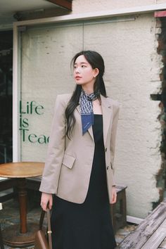 Neck Scarf Outfit, Galaxy Stuff, Business Casual Fall, Work Formal, Scarf Outfit, Style Korea, Asia Girl, Korea Fashion, Blazer Outfits