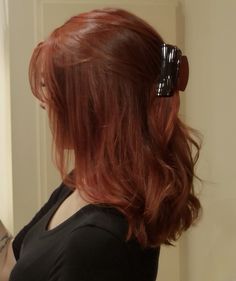 #redhair #redhaircolor #redhairdontcare #mirror #tumblr #aesthetic #aesthetictumblr #redbubble #haircolorideas #haircolor #hairstyle #haircut #curlyhairstyle What To Wear With Red Hair, 2024 Red Hair Trends For Women, Dark Red Auburn Hair, Mid Length Red Hair, Medium Length Red Hair, Red Hair Icon, Warm Red Hair, Ginger Red Hair, Orange Brown Hair