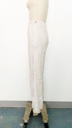 Mod 1960s handmade lace pant set - Skinny strap white lace tunic with sweetheart neckline and scalloped hem. Metal zipper on the back with hook-and-eye closure at top. Fully lined with blush fabric and nude overlay. - Cropped straight leg high-rise white lace pants with scalloped hem. Side metal zipper and hook-and-eye closure on tab. Fully lined in blush fabric with nude overlay. Label: Fashioned by Ruth Steele Chic Fitted Bottoms With Delicate Lace, Elegant Lace Bottoms With Lace Trim, Elegant Delicate Lace Party Bottoms, Elegant Lace Bottoms For Party, Elegant Party Bottoms With Delicate Lace, Fitted Party Bottoms With Delicate Lace, Elegant White Bottoms With Scalloped Lace, Fitted Beige Lace Bottoms, Elegant Scalloped Lace Bottoms